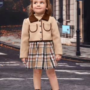 Veste à col contrasté avec manches bouffantes et jupe plissée à carreaux